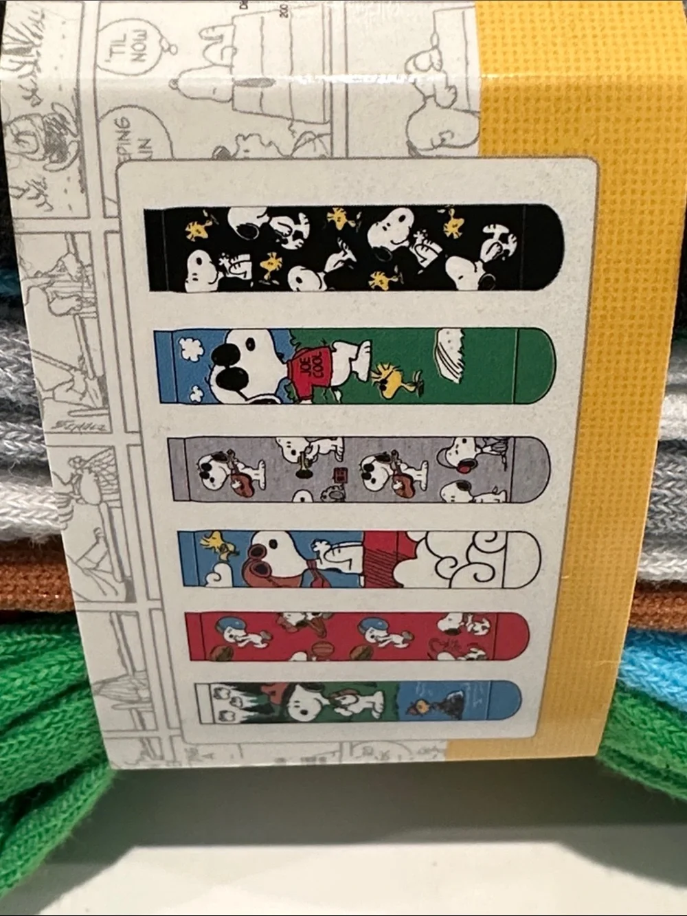 NWT Peanuts Men’s (6) Pack Crew Socks. Fits Shoe Size 6-12